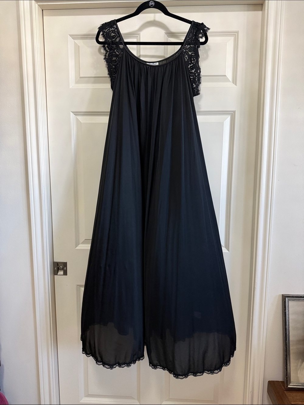 Lucie Ann vintage Black Lace-Shoulder Women's Nightgown - Elegant Sleepwear